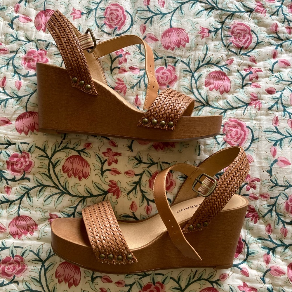Lucky Brand tan wedges